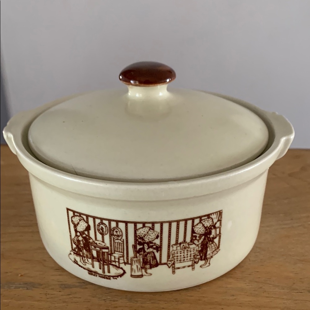 Holly Hobbie Hearth and Home Ceramic Dish with Brown Lid